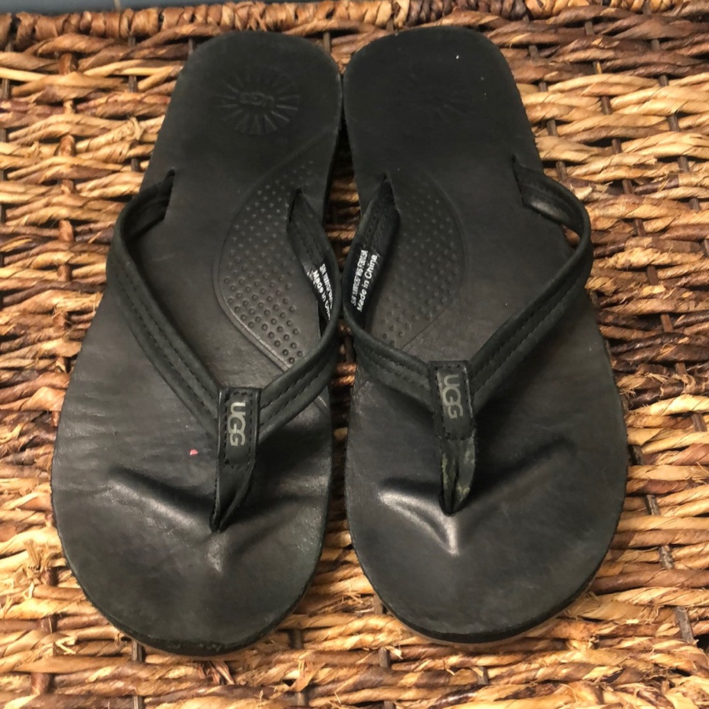 UGG women’s flip flops